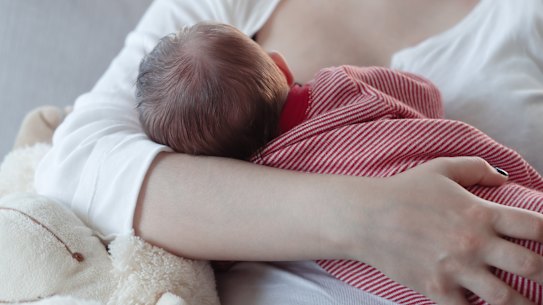 Breastfeeding is often promoted as a pathway to losing weight for new mothers.