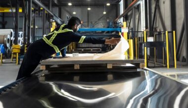 Canada losses 25,000 jobs in January