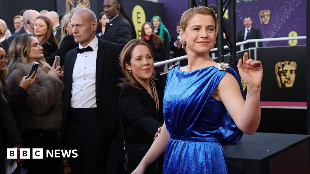 Baftas 2026: Jessie Buckley and Timothée Chalamet among stars at Baftas awards as show gets under way