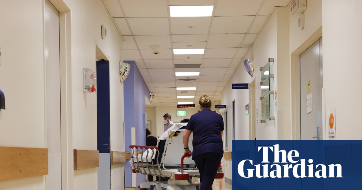 Doctor previously banned from complex surgery in NSW given senior clinical safety role with Queensland Health | Health