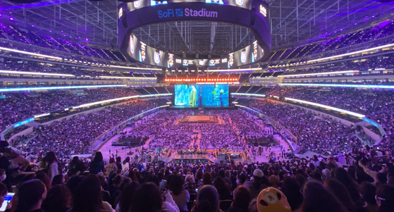 A BTS concert at SoFi Stadium in Los Angeles on Nov. 28, 2021. [YONHAP]