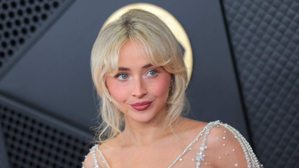 Sabrina Carpenter Teams Up With 'Idol' Miss Piggy In 'Muppet Show' Special