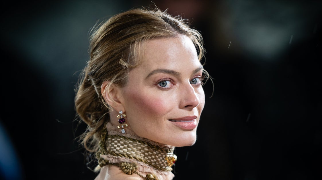 Margot Robbie Says Male Actor Once Gave Her Weight Loss Book