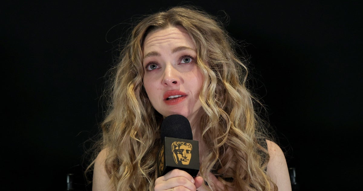 Amanda Seyfried Really Wants You To Know That She Wore A ‘Prosthetic Butthole’
