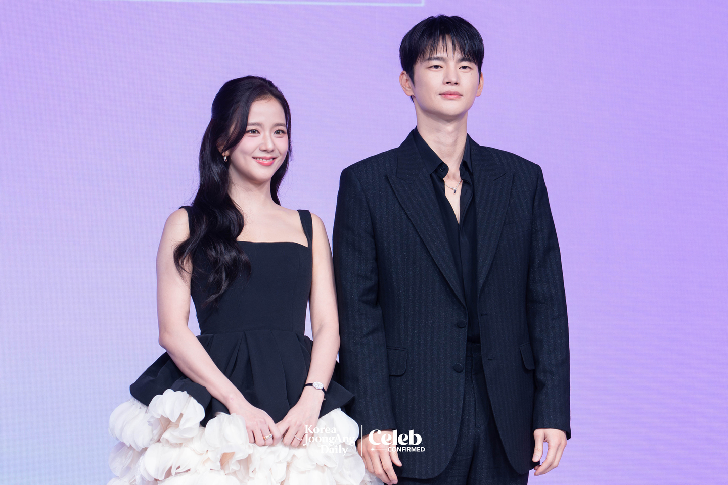 Actors Jisoo and Seo In-guk pose for a photo during a press conference for the Netflix original series “Boyfriend on Demand” at the JW Marriott Dongdaemun Square Seoul in central Seoul on Feb. 26. [DANIELA GONZALEZ PEREZ]