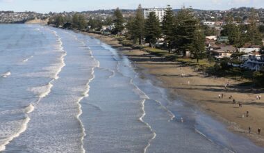Weather: Heat alert in Whakatāne amid high North Island temperatures, light rain for South Island