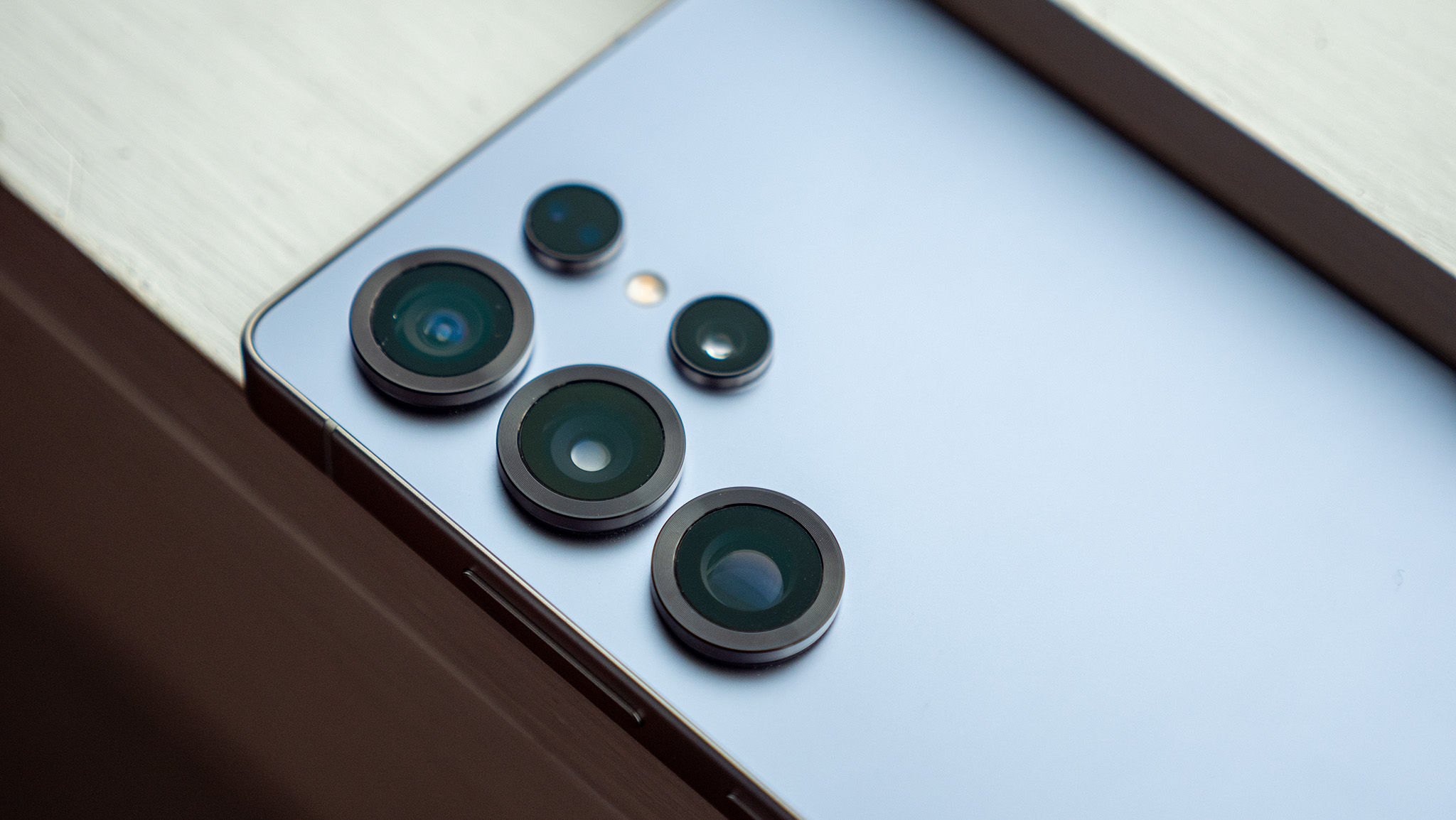 The camera lenses on the back of a Samsung Galaxy S25 Ultra