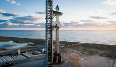 SpaceX is pivoting to focus on a moon base before Mars