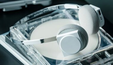 8 Best Travel Gadgets & Tools Men Who Fly Constantly Refuse to Leave Without