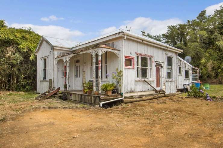 A run-down 1900s cottage on Waitawheta Road, in Waikino, was snapped up by someone who plans to bring it back to life. Photo / Supplied