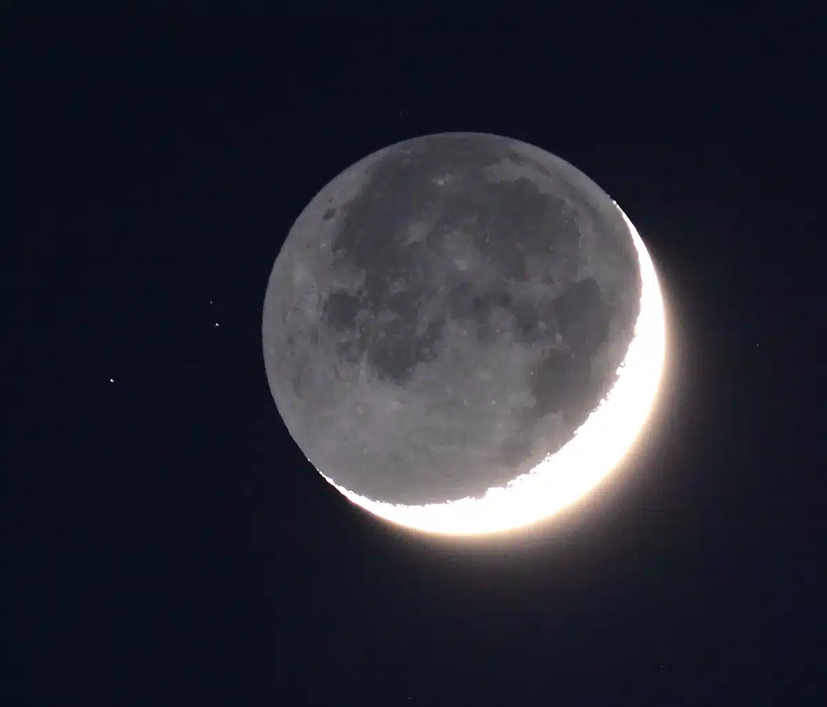 A Breathtaking View Of Earthshine Lighting Up The Shadowed Side Of The Crescent Moon