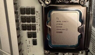 Intel "Bartlett Lake-S" Flagship Appears, Won't Boot on Consumer Motherboards