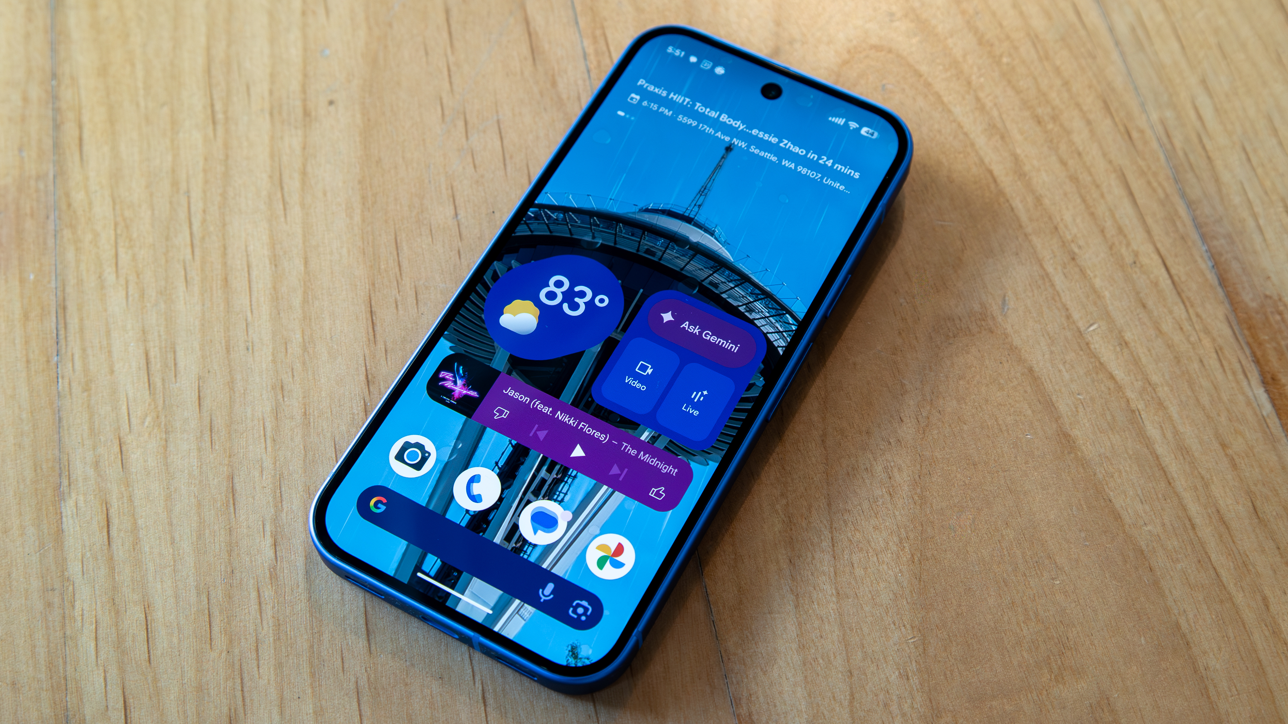 Pixel 10 display home screen weather effect