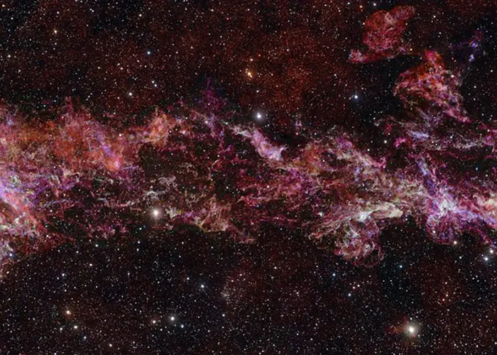 Record-breaking image uncovers turbulent web of gas at the Milky Way's centre