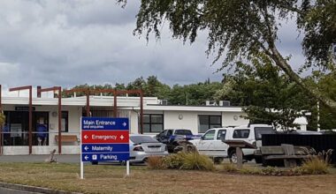 Taupō Hospital strike: Nurses swap uniforms for T-shirts for a month