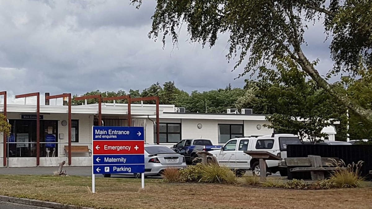 Taupō Hospital strike: Nurses swap uniforms for T-shirts for a month