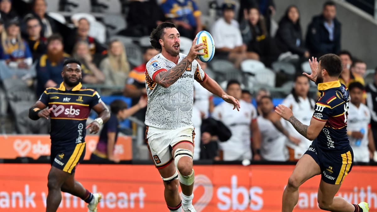 Chiefs edge Highlanders in Dunedin to stay perfect in Super Rugby Pacific