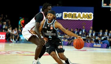 New Zealand Breakers sweep Illawarra Hawks to keep playoff hopes alive