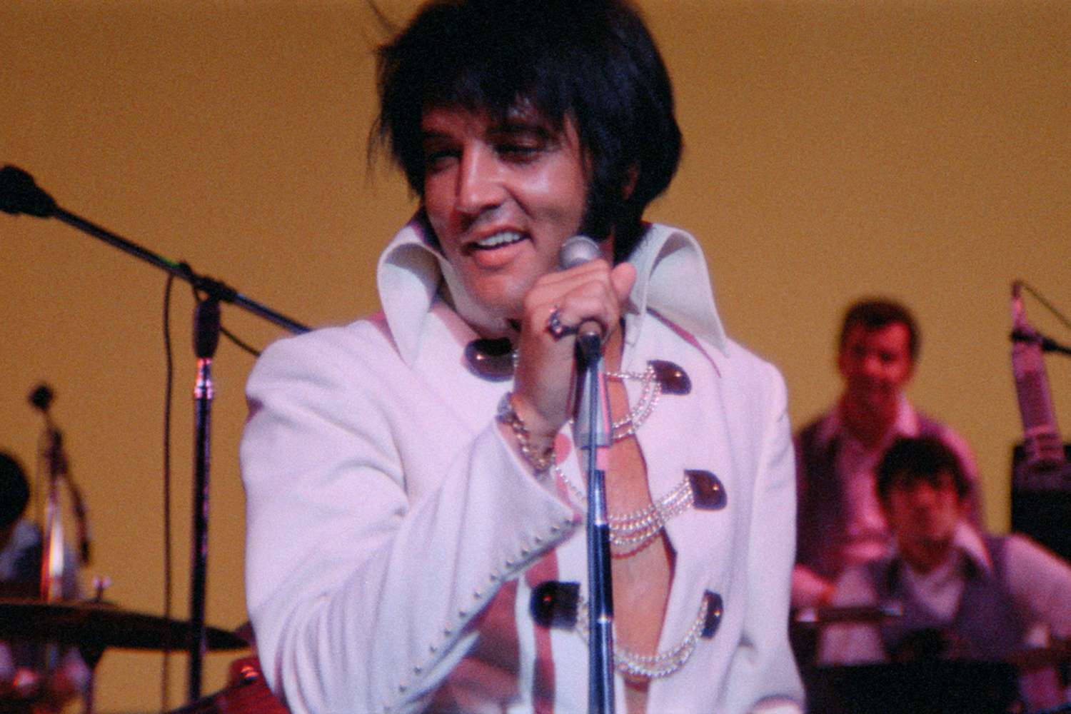 Baz Luhrmann on finding unearthed Elvis footage for new film, 'EPiC: Elvis Presley in Concert'