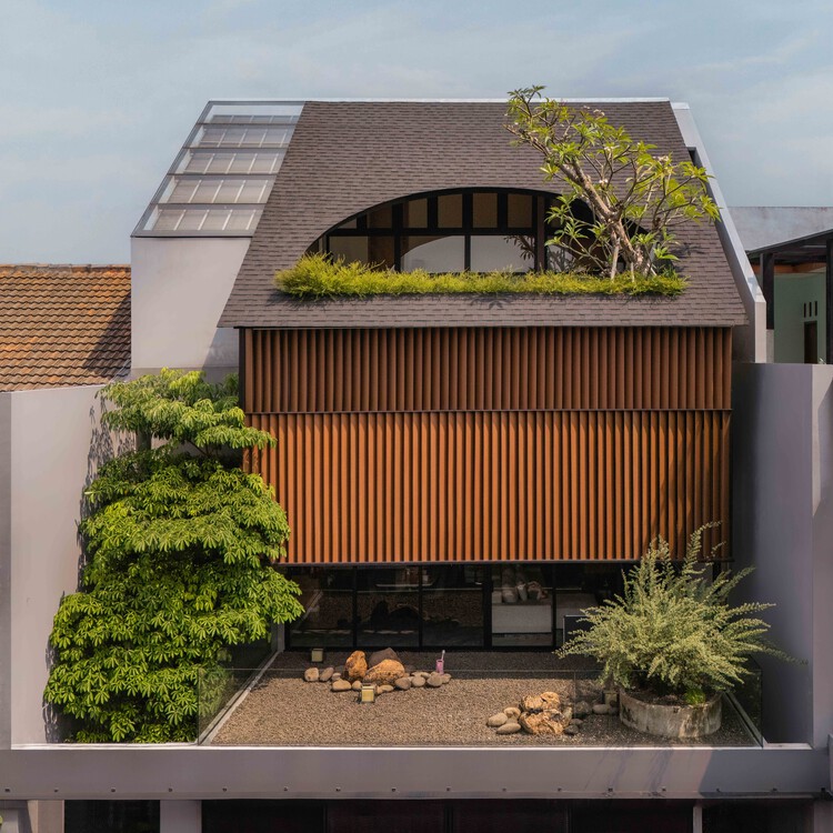 House of Dentist Couple / RCAB Studio - Exterior Photography