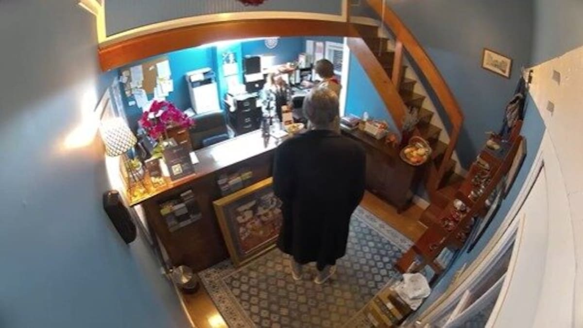 Wine thieves use disguises and tricked-out coat in $63,000 heist – police