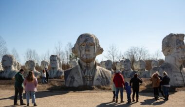 Hundreds of people celebrate the crumbling beauty of concrete sculptures of most former US leaders