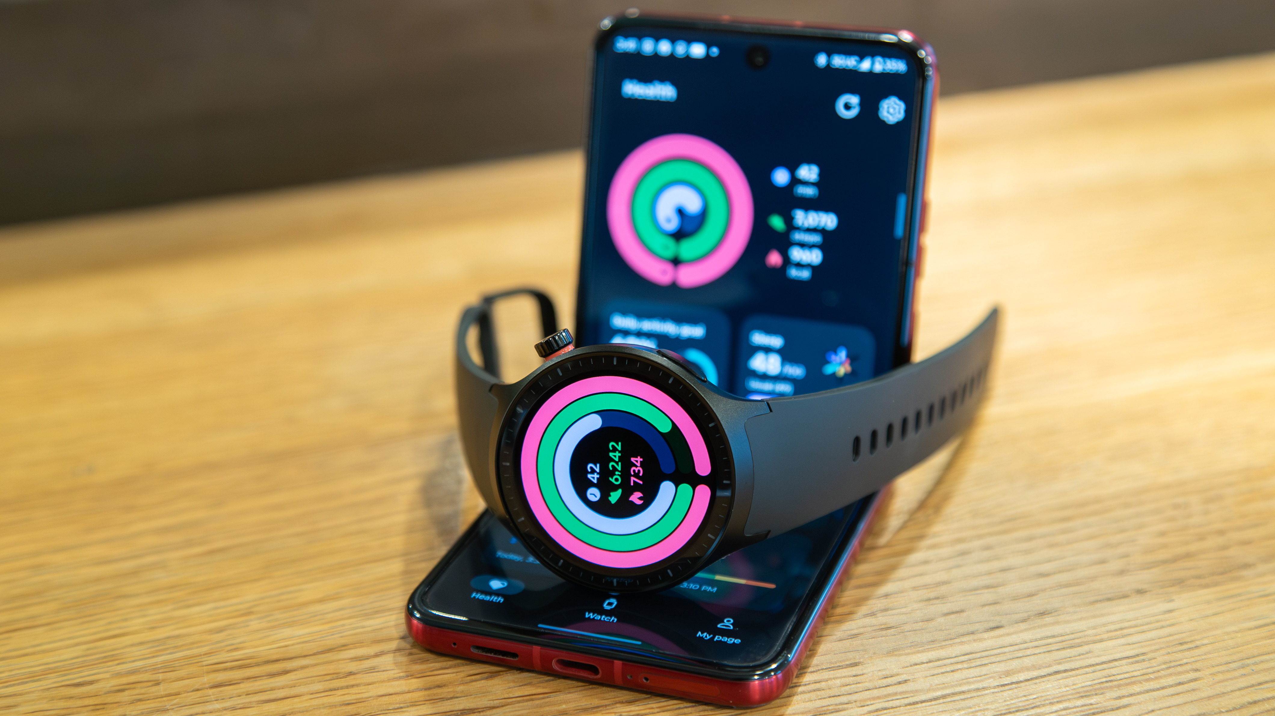 Progress rings on the Moto Watch and companion app