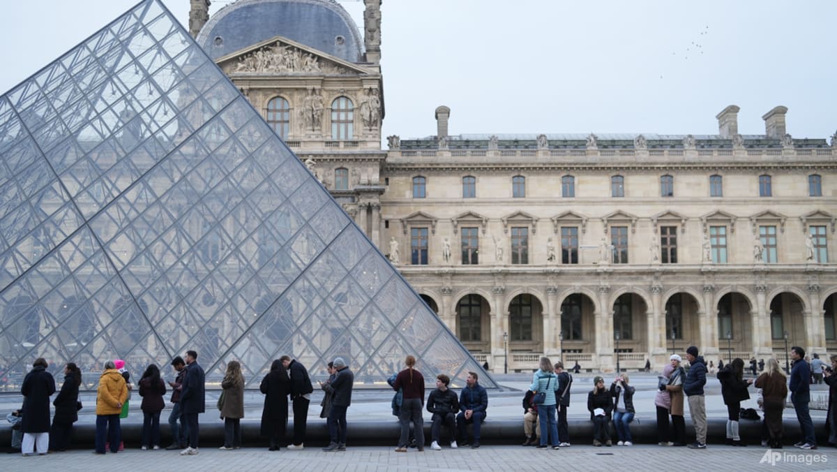 Fresh water leak adds to Louvre museum woes