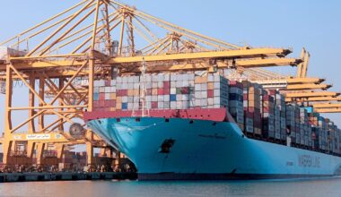 UAE’s non-oil foreign trade hits $1 trillion