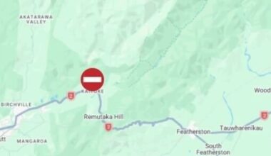 SH2 blocked in Kaitoke, Upper Hutt after 3-vehicle crash