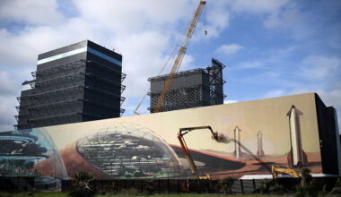 Why would Elon Musk pivot from Mars to the Moon all of a sudden?