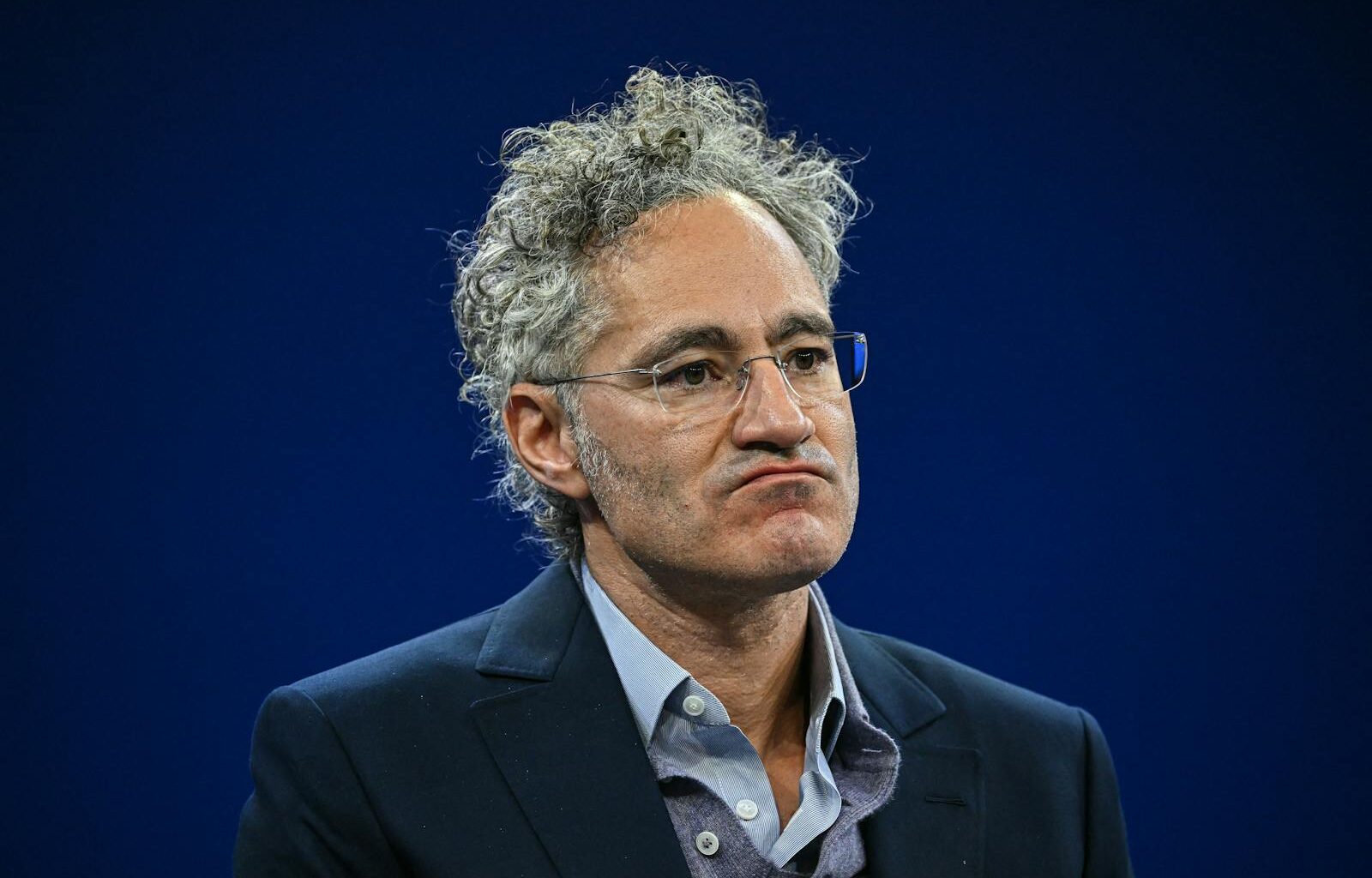 Palantir continues to dive as retail favorites, momentum stocks get hit