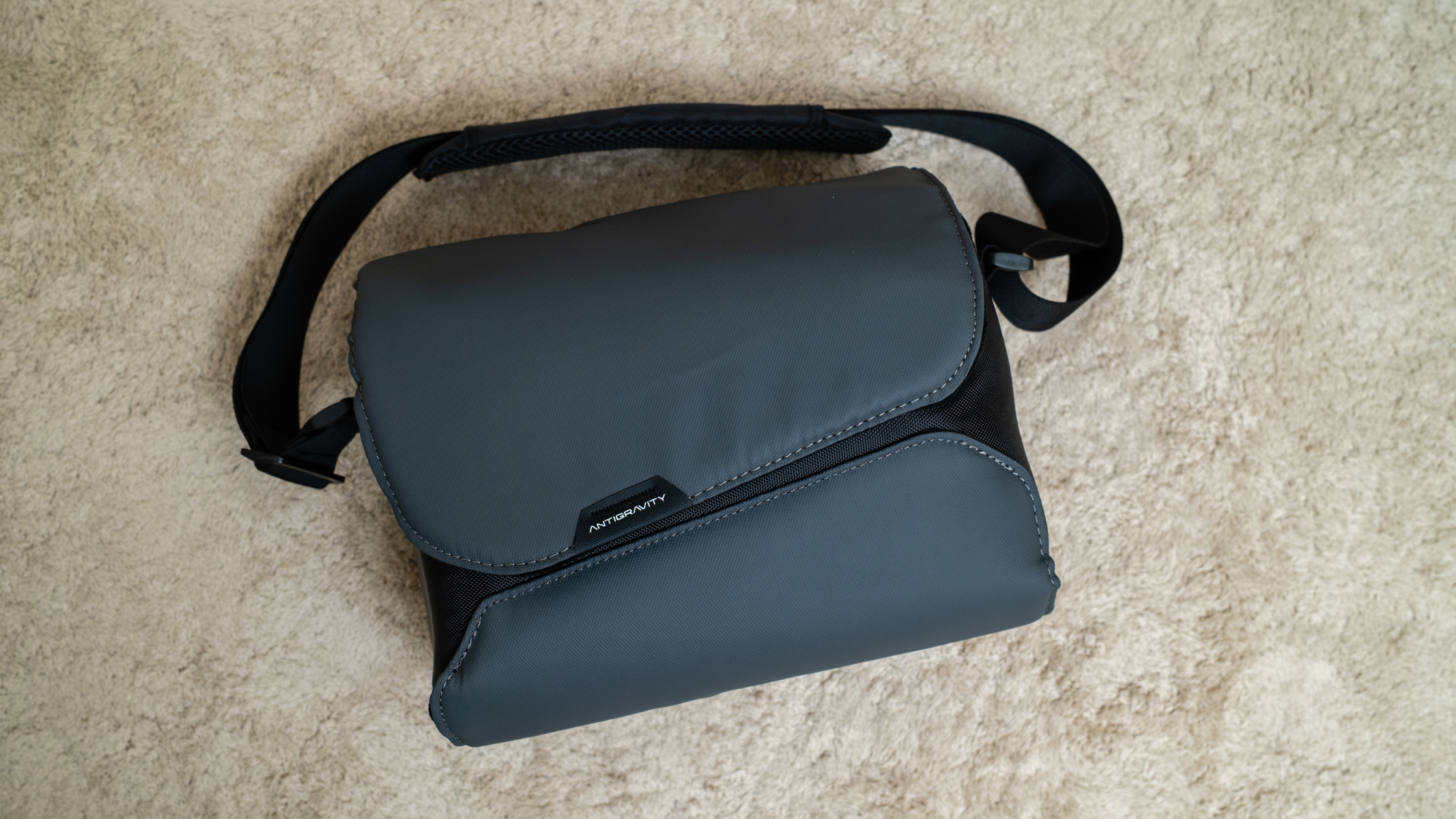 Antigravity A1 carry bag