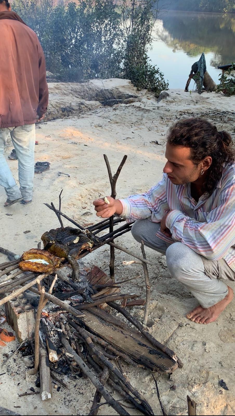 Guy Steinbruch eating crocodile גיא אוכל תנין