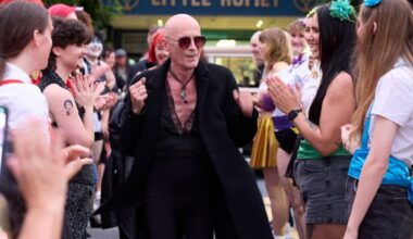Richard O’Brien leads Rocky Horror celebration as Riff Raff statue returns