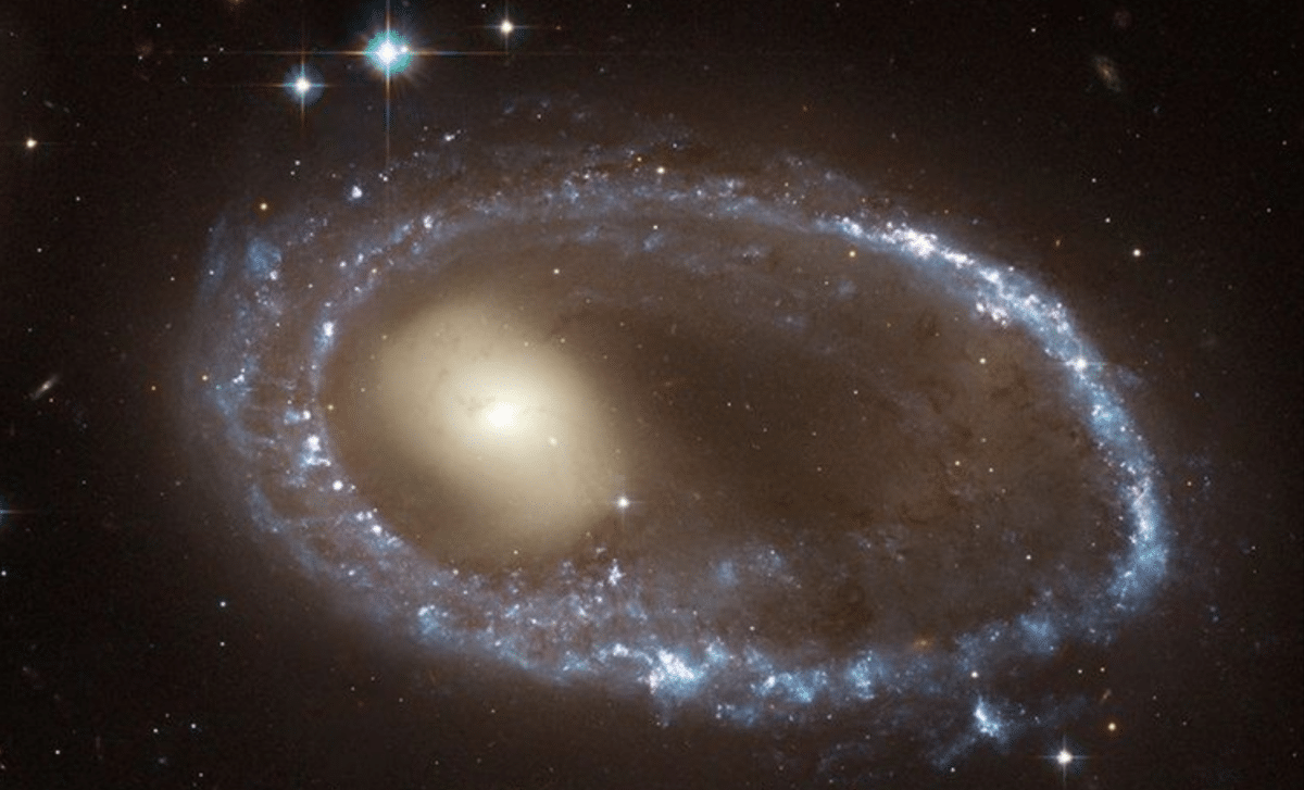 Jwst Discovers A Massive 'red Potato' Galaxy With No Star Formation