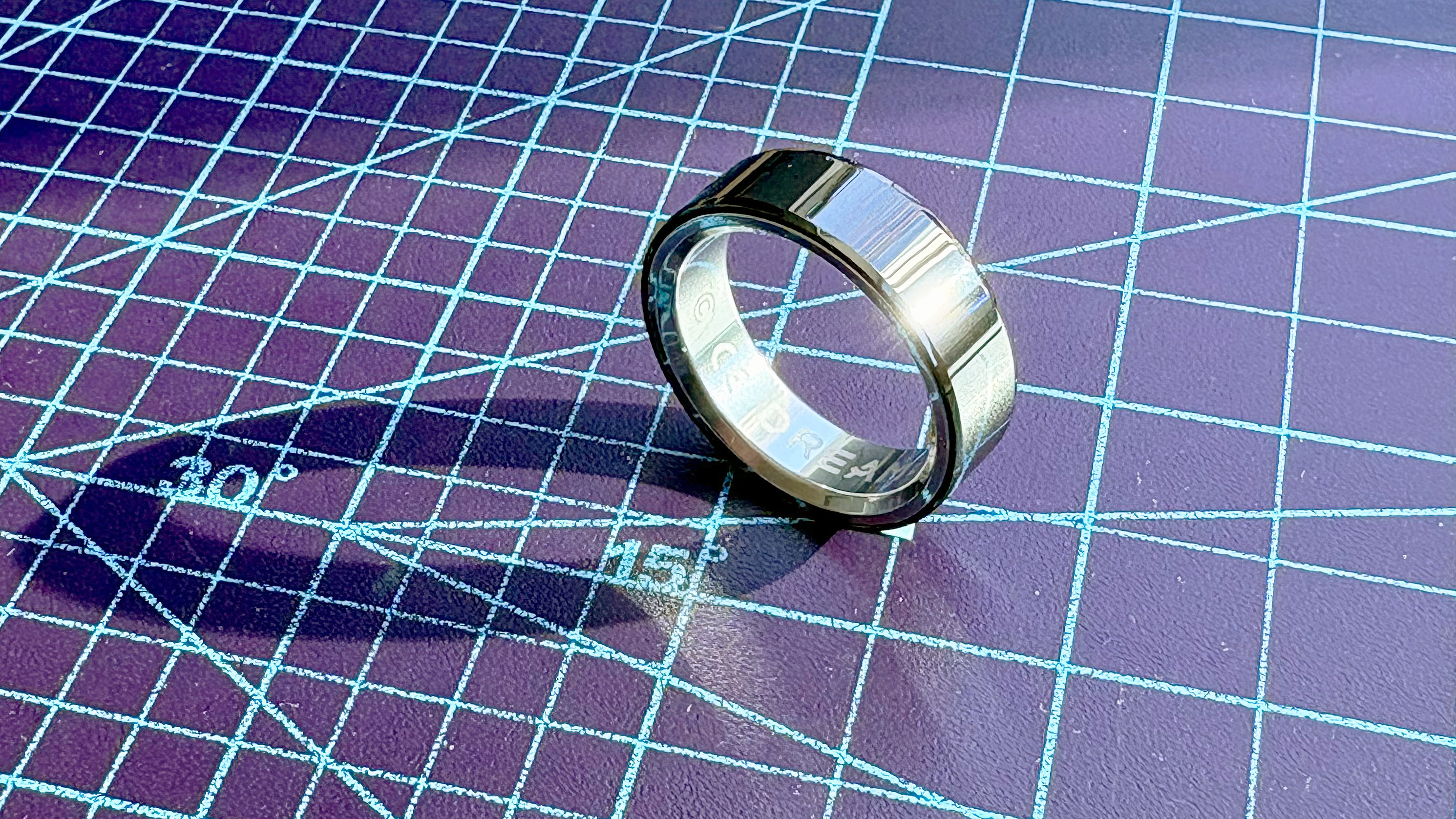 Close-up of the Dreame Smart Ring with health tracking, haptic alerts, and touch controls