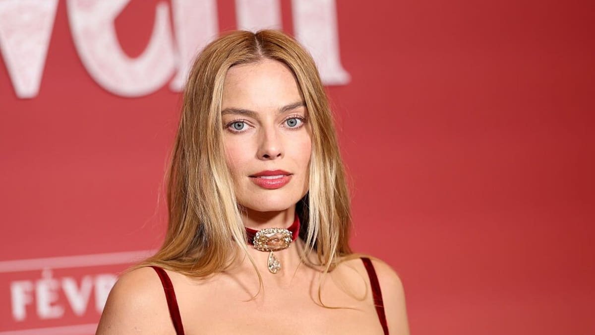 Margot Robbie reveals actor gifted her a book advising her to ‘eat less’