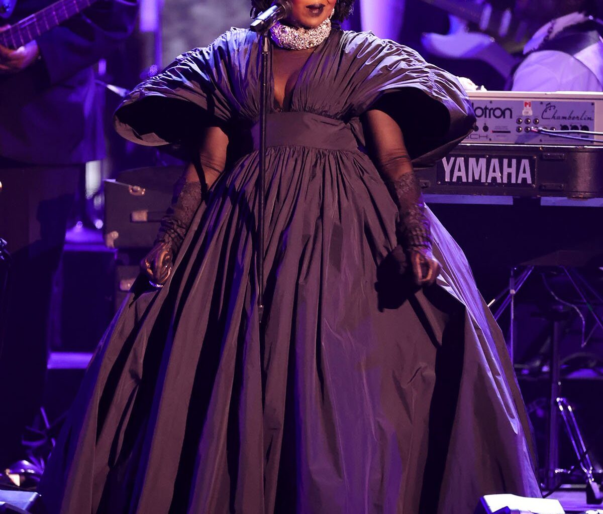 Lauryn Hill Wore Carolina Herrera For Her 2026 Grammy Awards Performance, Lauryn Hill, 2026 Grammys, Grammy Awards tribute, Lauryn Hill performance, Roberta Flack tribute, D’Angelo tribute, Carolina Herrera Spring 2026, Grammys stage fashion, music legacy moment, Grammys ceremony