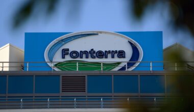 Heavy end to week as big stocks drag sharemarket 1% lower – Market close