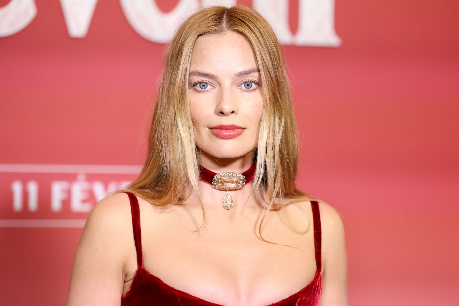 Margot Robbie recalls costar gave her a weight-loss book as a gift