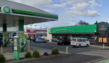 Tauranga woman searches for man who rescued daughter from alleged axe-wielding man at BP