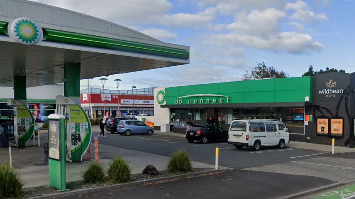 Tauranga woman searches for man who rescued daughter from alleged axe-wielding man at BP