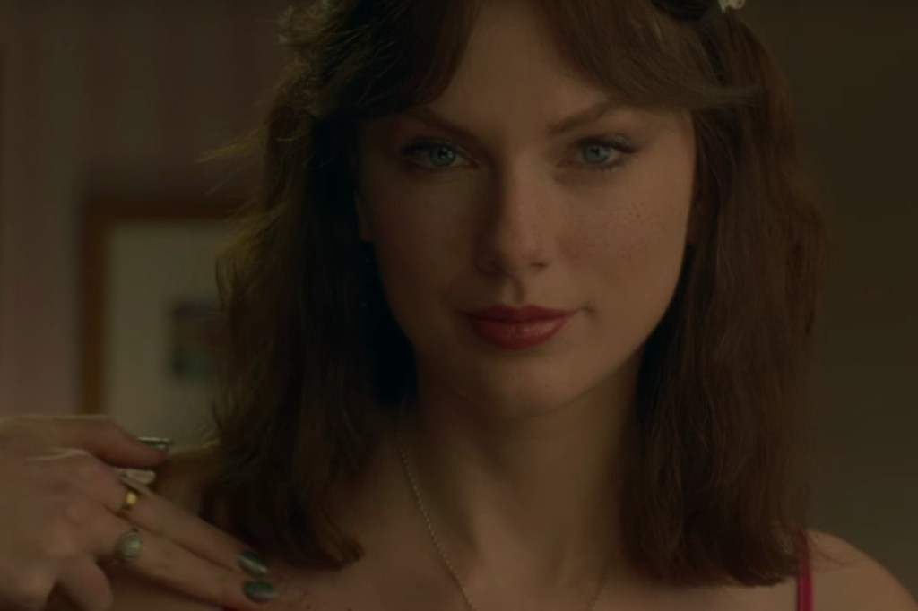 Taylor Swift's 'Opalite' Hits No. 1 on Pop Airplay Chart