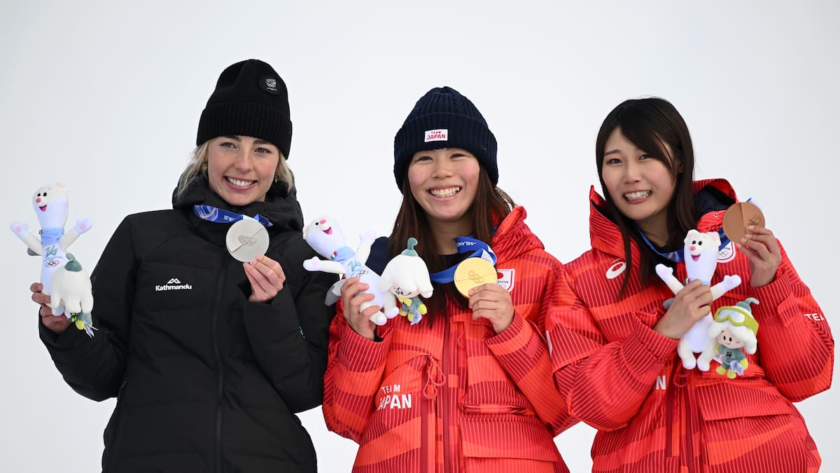 Winter Olympics 2026: Snowboard experts say Zoi Sadowski-Synnott robbed of gold