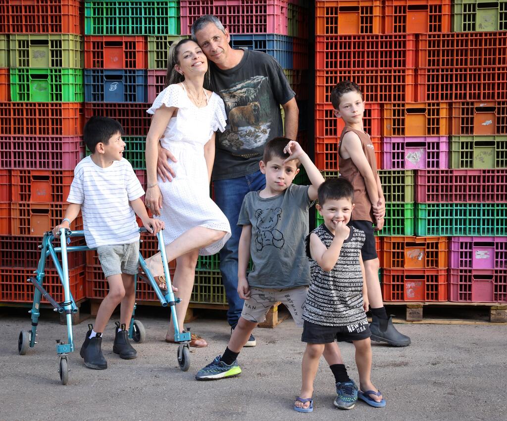 Hendin family. The house is still on paper, but the challenges are already here (Photo: Anat Kazula) משפחת הנדין