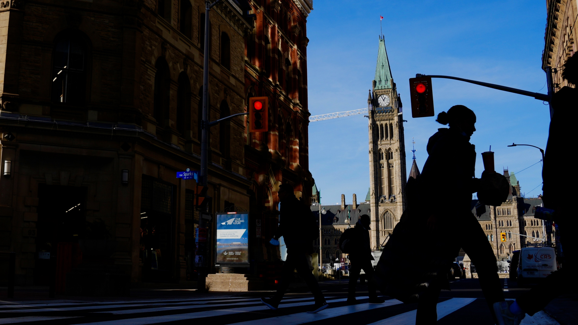 Click to play video: 'Insult added to injury? Canada’s public servants ordered back to office amid looming cuts'