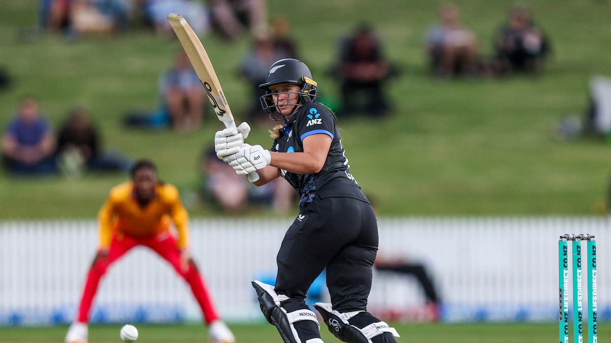 White Ferns crush Zimbabwe to claim series win after massive opening partnership