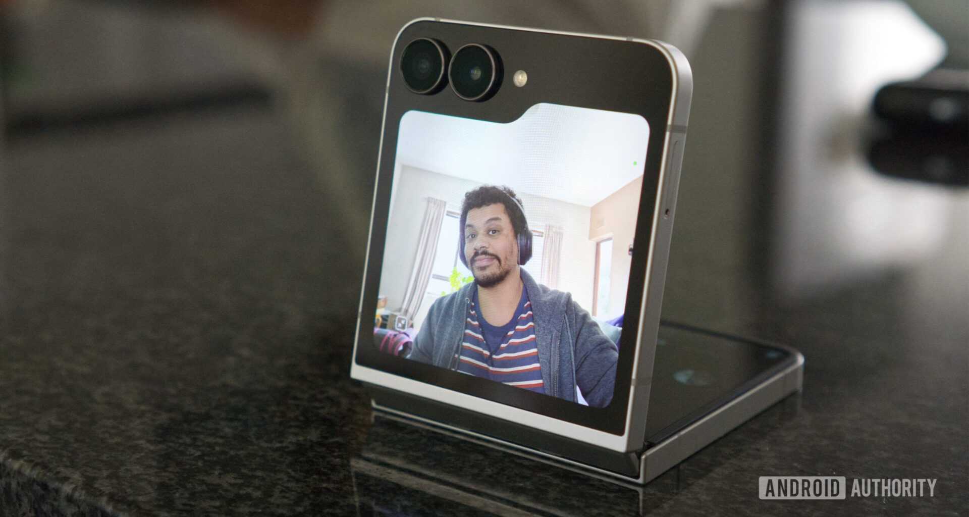 Samsung Galaxy Z Flip 7 FE cover screen camera preview