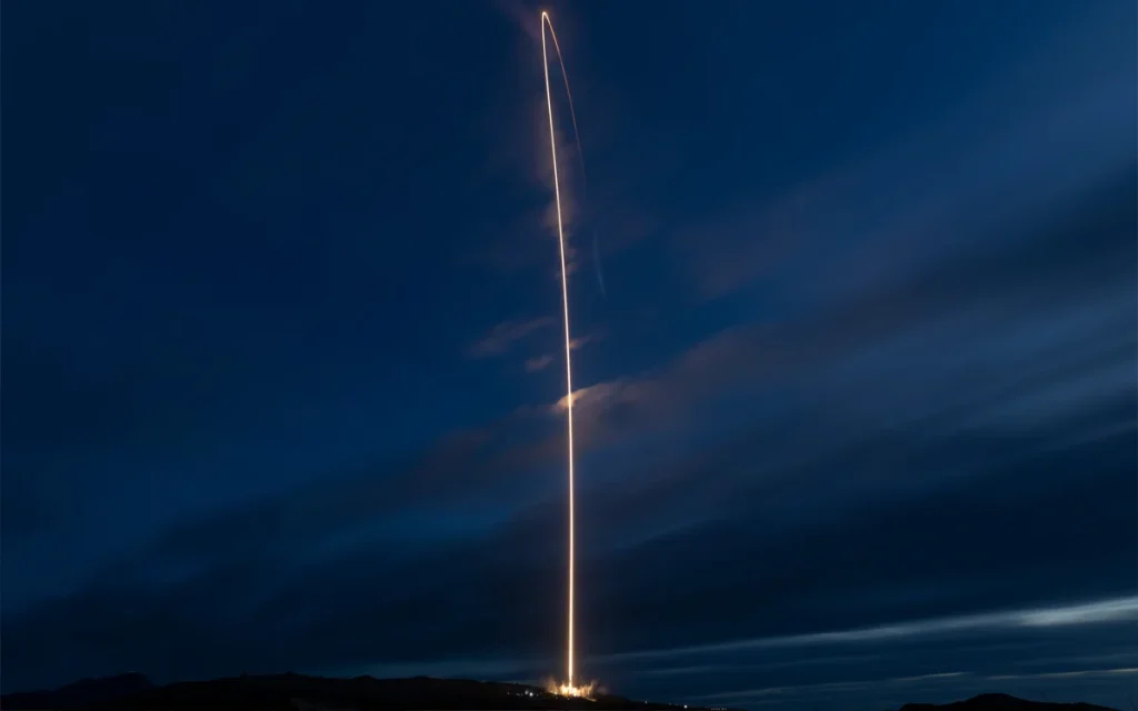 One man in California filmed a strange white light flying perpendicular to the SpaceX Falcon 9 rocket, and asked social media if it was a meteor